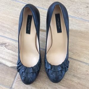 EUC Black leather ann Taylor heels size 6.5